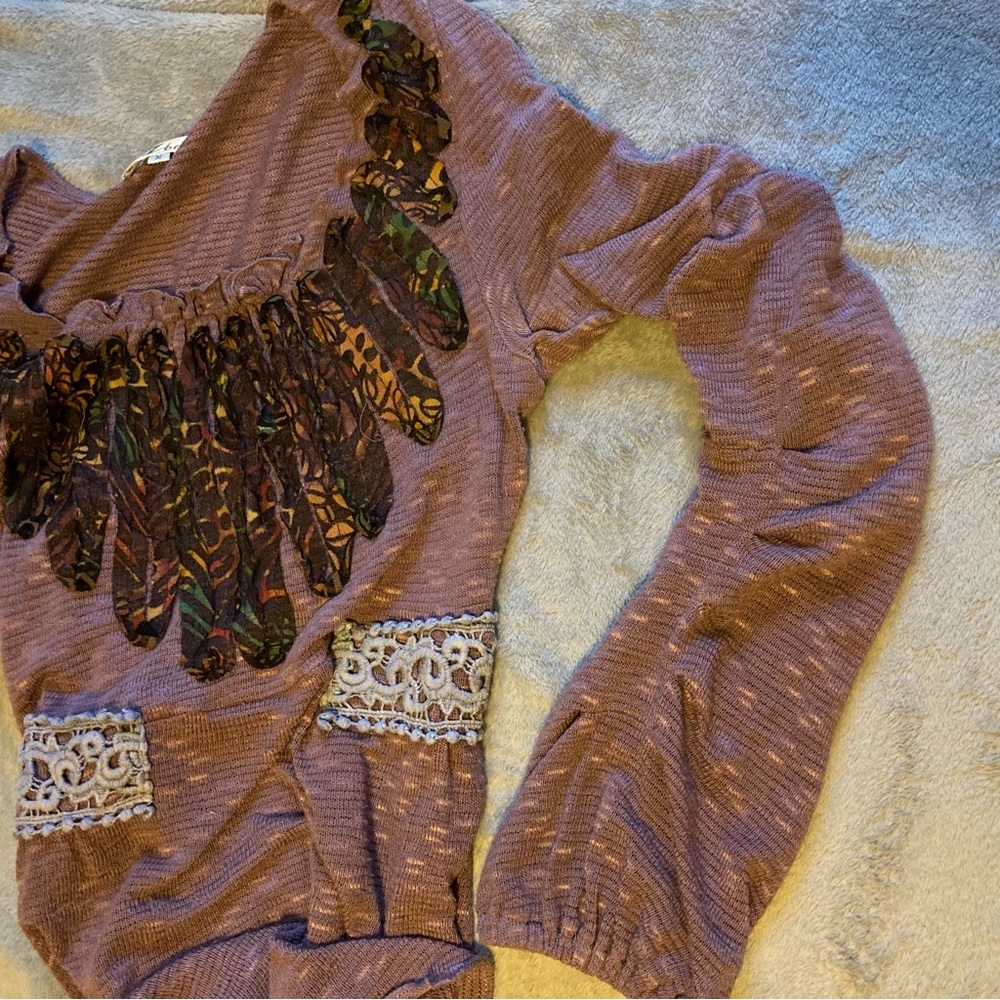Cotton Blend Knit Purple Tunic Top w/Long Bell Sleeves Embellished with Lace - Picture 6 of 9